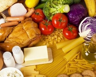 Россияне стали тратить на еду более половины бюджета