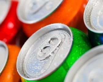 Депутаты намерены запретить распитие энергетических напитков на улице