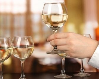 Специалисты создали синтетическое вино из воды